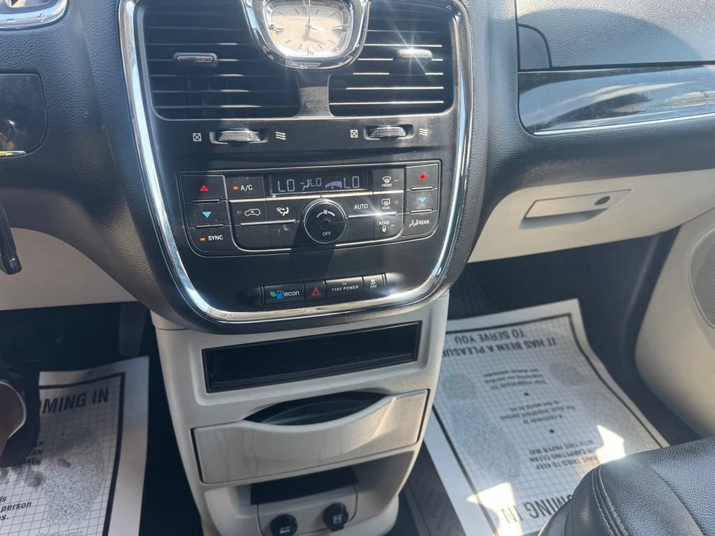 Used 2014 Chrysler Town & Country Touring FWD image 36