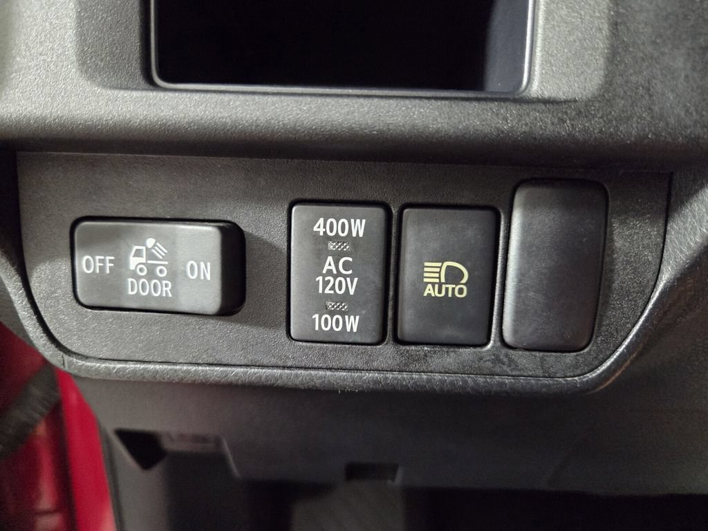 Used 2018 Toyota Tacoma TRD Off-Road AWD/4WD image 18