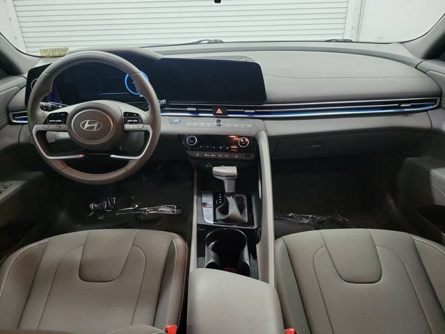 Used 2024 Hyundai Elantra SEL FWD image 15