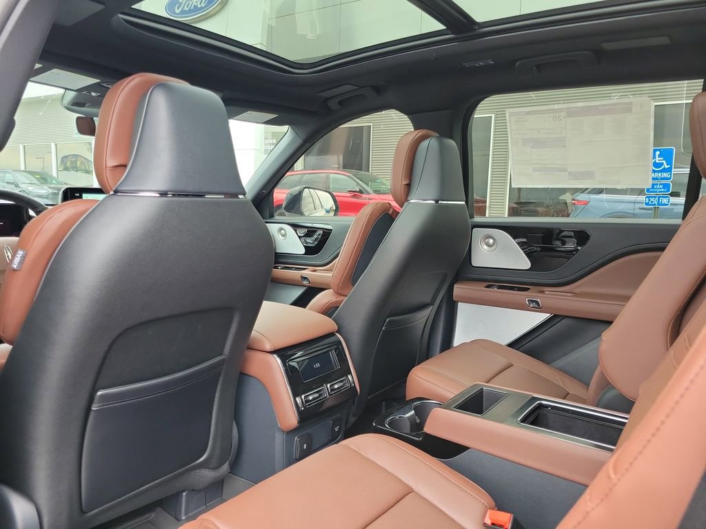 New 2026 Lincoln Aviator Reserve AWD/4WD image 16