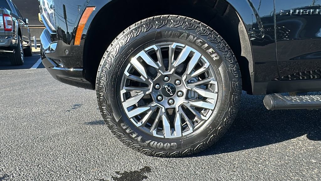 Certified 2025 Chevrolet Suburban Z71 w/ Comfort Package image 13
