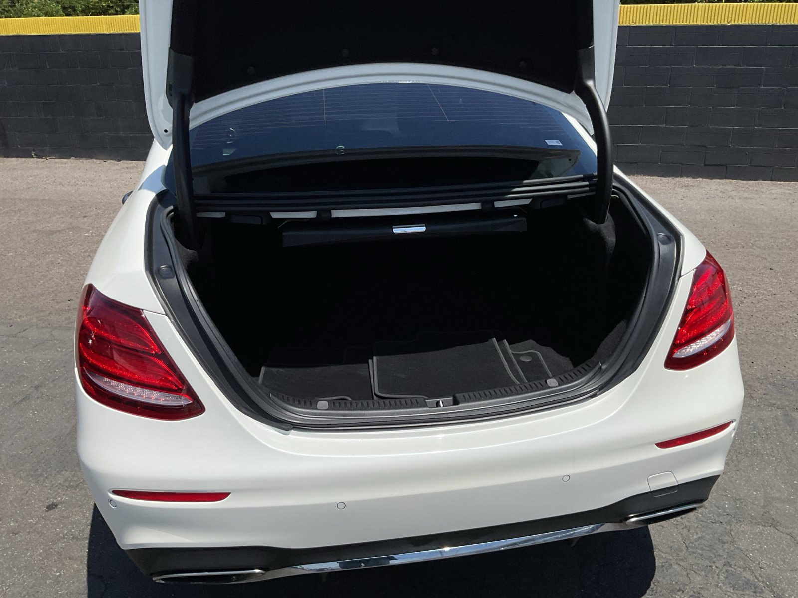 Used 2017 Mercedes-Benz E 300 image 25