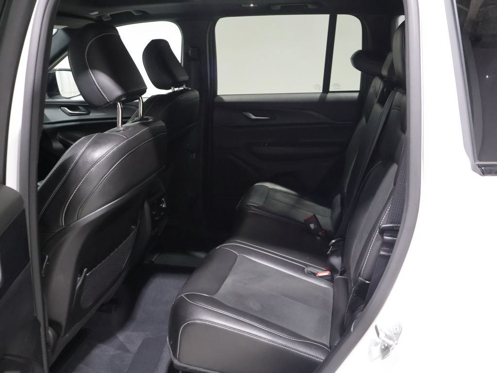 Used 2023 Jeep Grand Cherokee Altitude AWD/4WD image 18