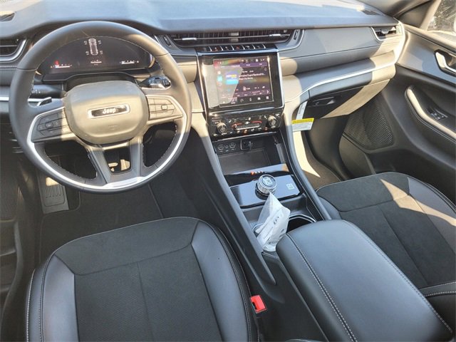 New 2025 Jeep Grand Cherokee Altitude image 10