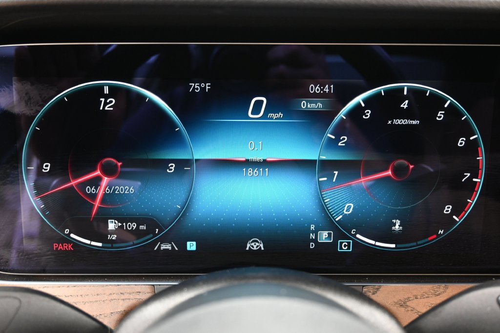 Used 2023 Mercedes-Benz E 350 4MATIC Sedan image 19