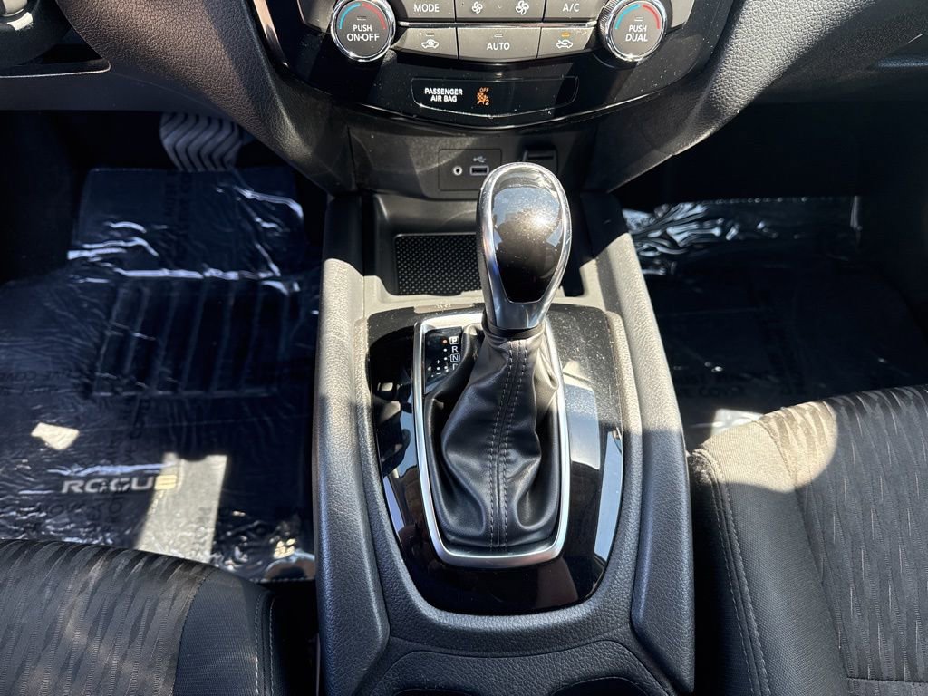 Used 2020 Nissan Rogue SV image 20