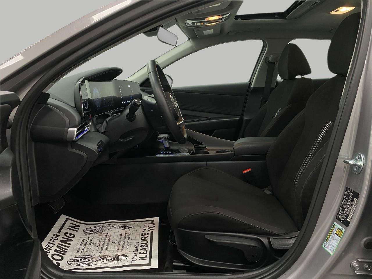 Used 2025 Hyundai Elantra SEL image 30