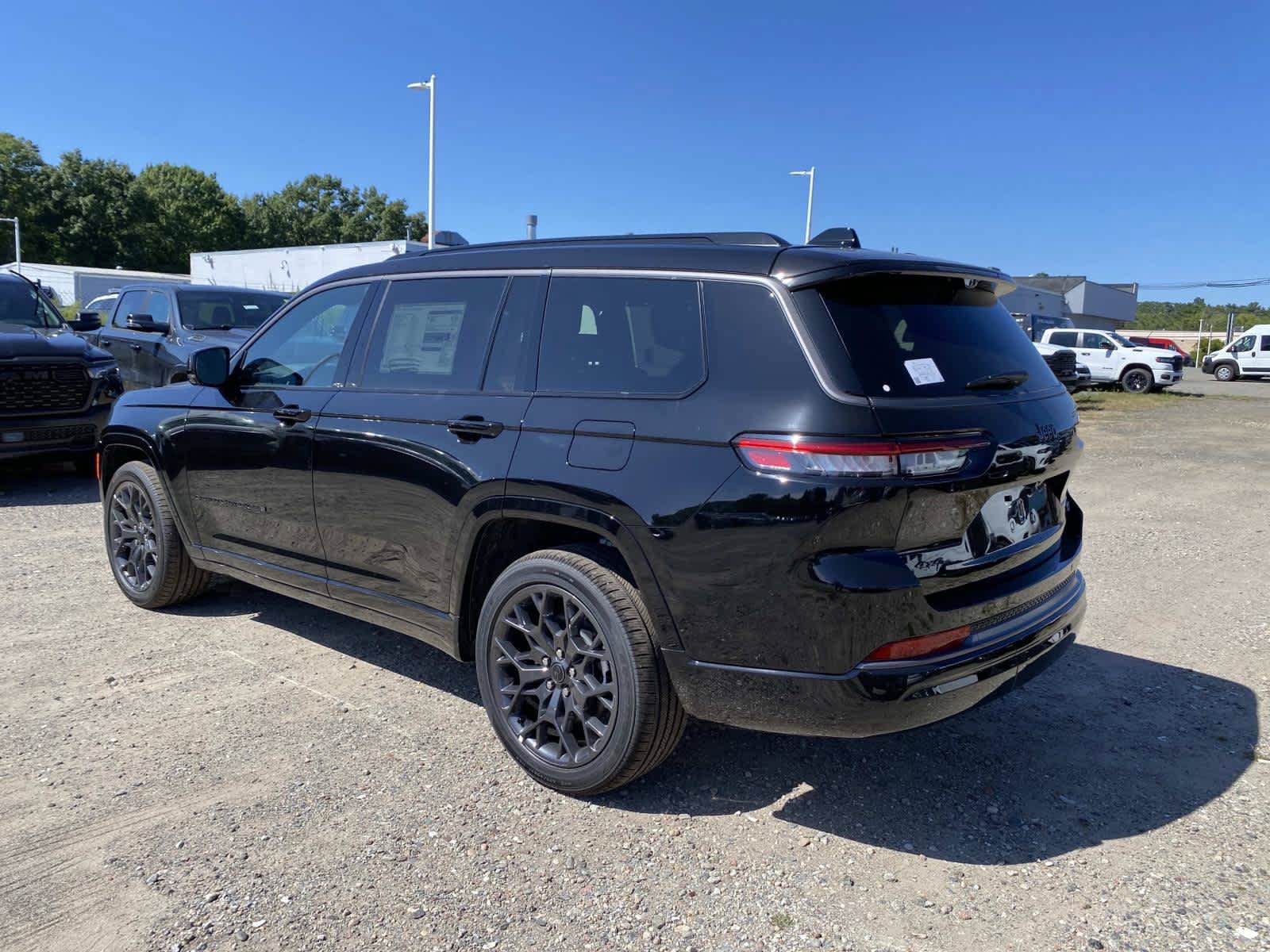 New 2027 Jeep Grand Cherokee L Summit w/ Obsidian Package AWD/4WD image 3