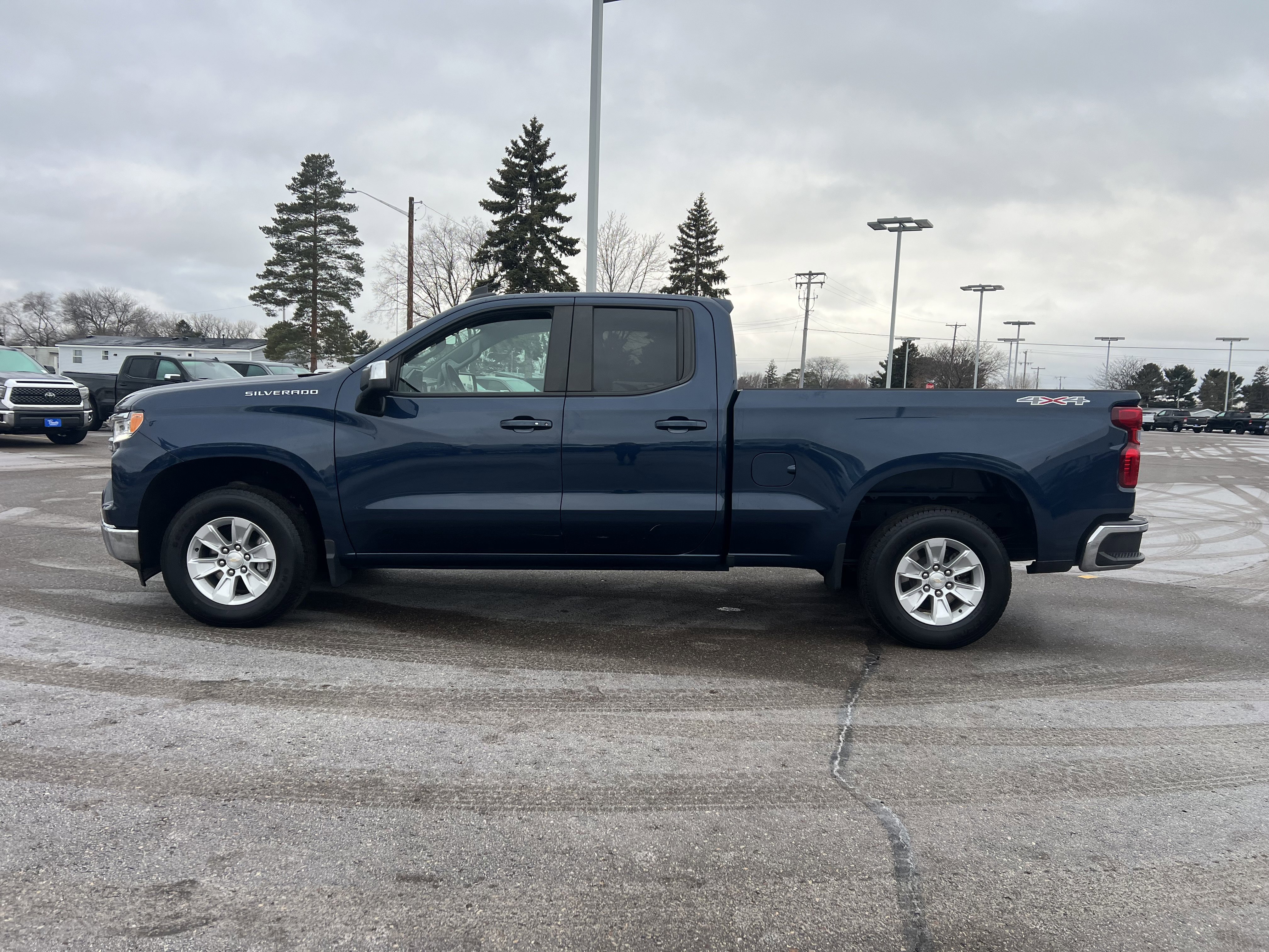 Used 2023 Chevrolet Silverado 1500 LT image 4