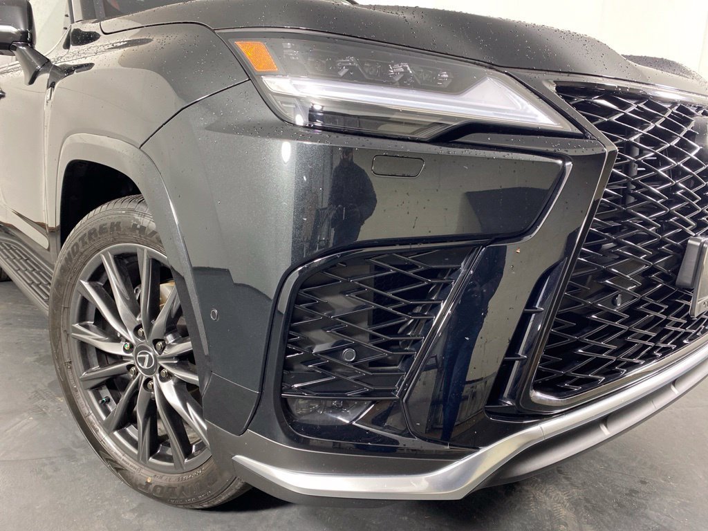 Certified 2026 Lexus LX 700h F Sport AWD/4WD image 4