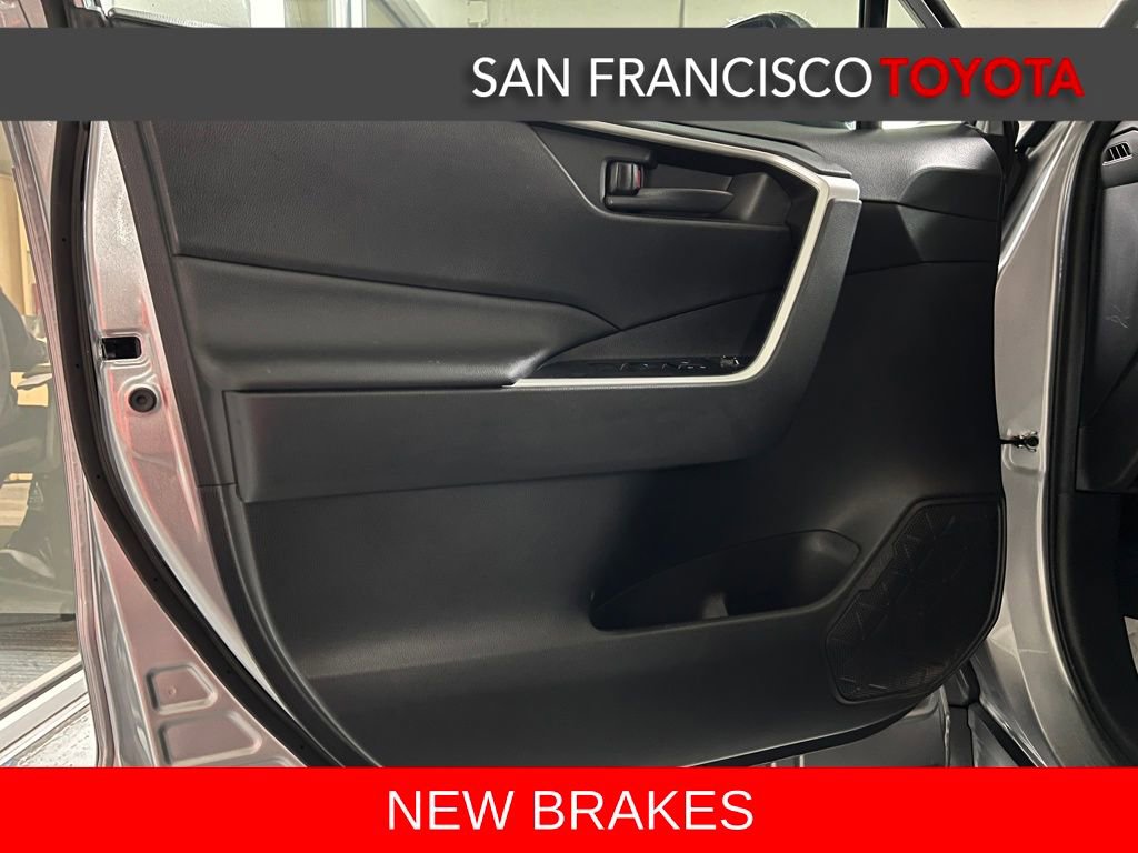 Used 2021 Toyota RAV4 LE image 34