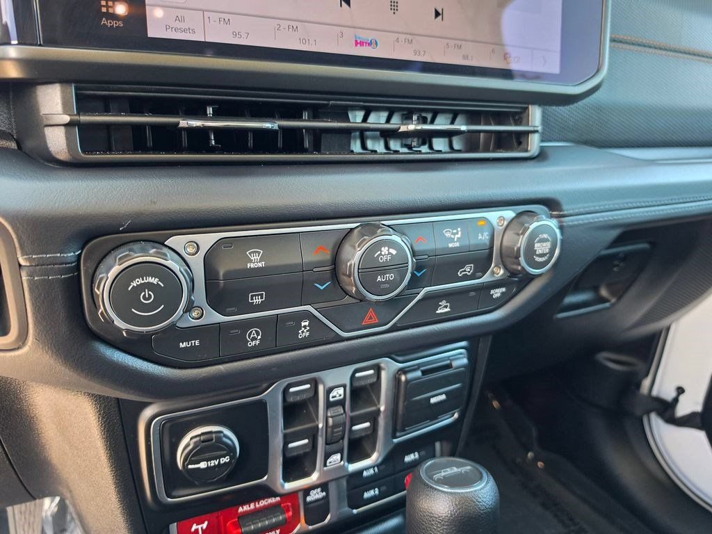 Used 2026 Jeep Gladiator Mojave AWD/4WD image 20