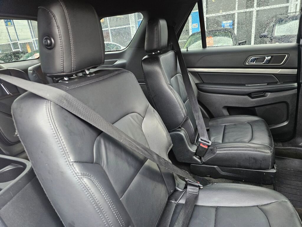 Used 2018 Ford Explorer XLT w/ Equipment Group 202A image 16