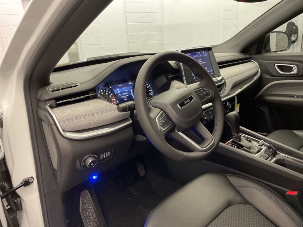 New 2026 Jeep Compass Latitude image 13