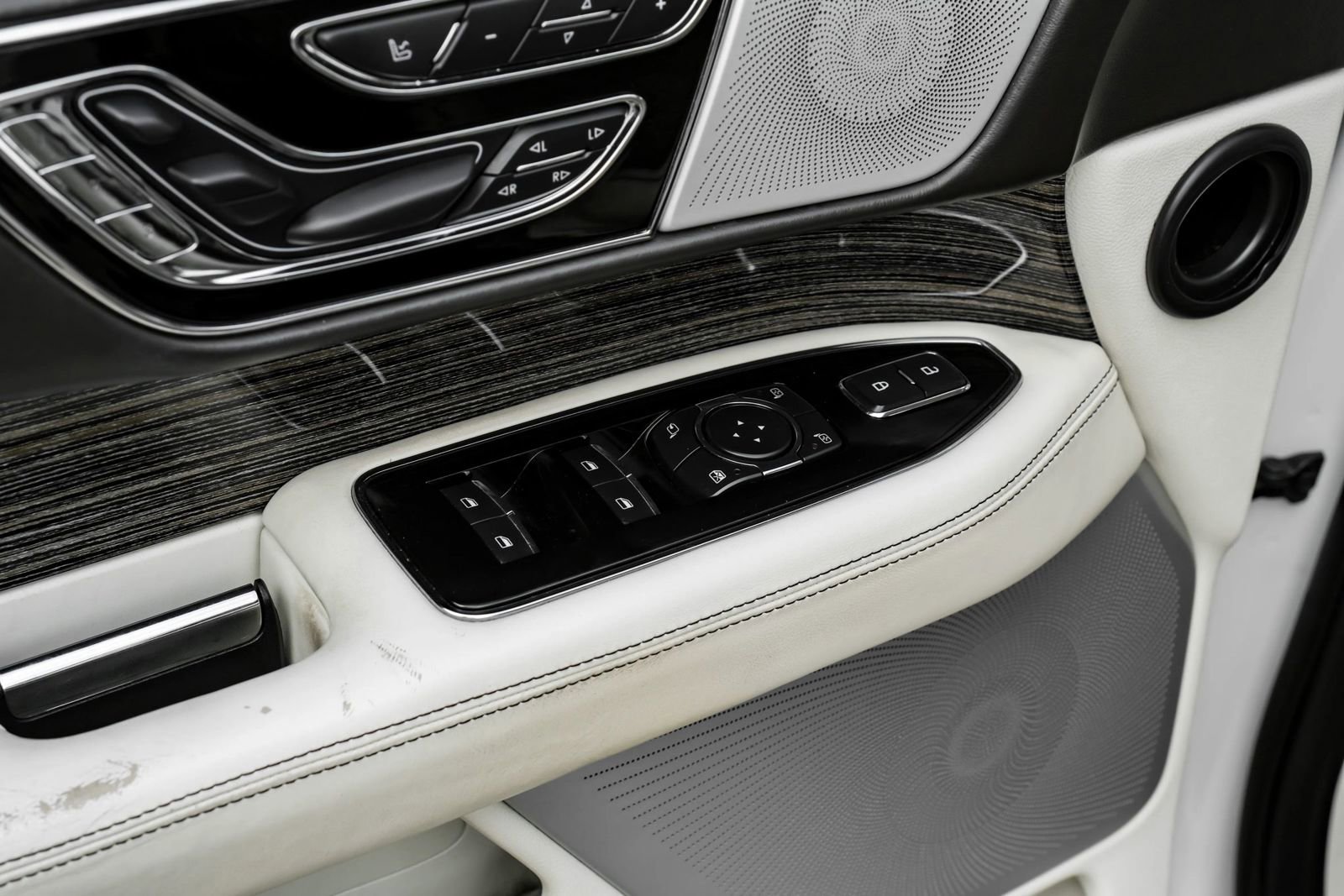 Used 2020 Lincoln Navigator Black Label w/ Cargo Convenience Package AWD/4WD image 45