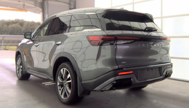 Used 2023 INFINITI QX60 Luxe w/ Cargo Package AWD/4WD image 8