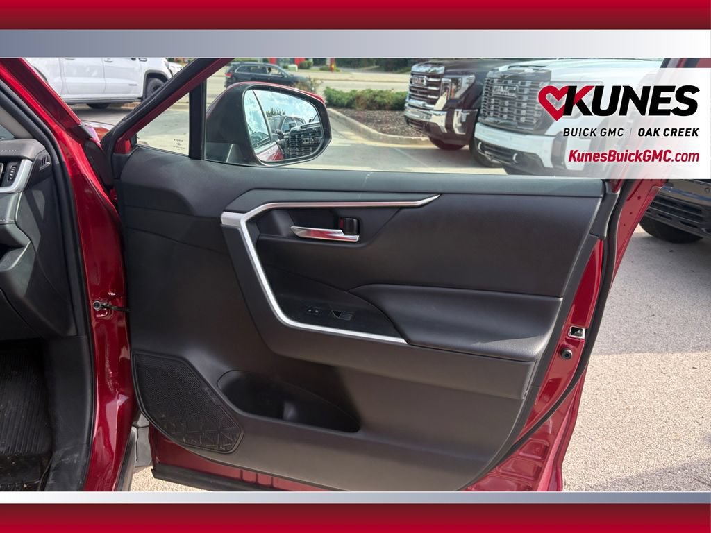 Used 2022 Toyota RAV4 XLE w/ Convenience Package AWD/4WD image 18