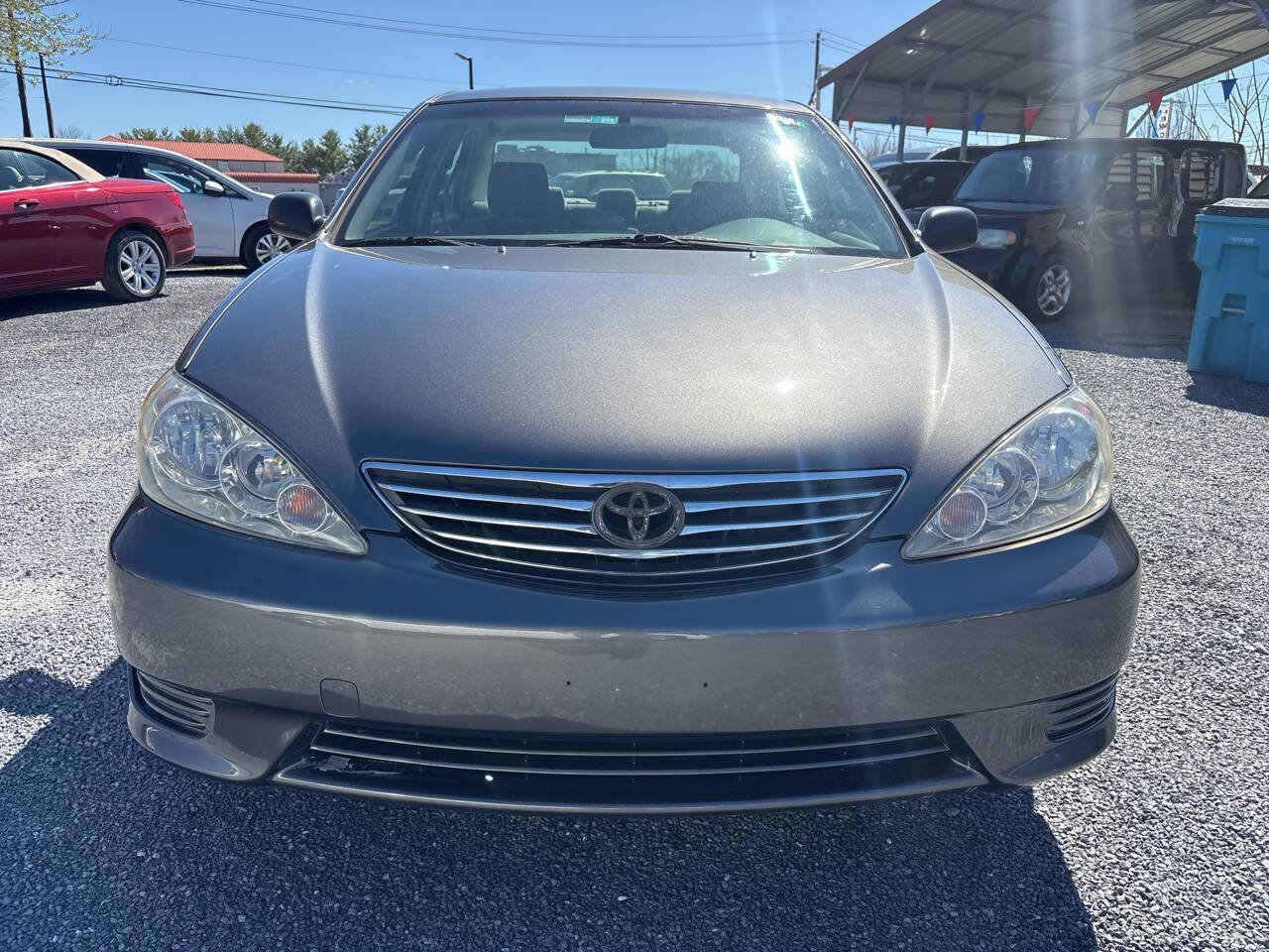 Used 2005 Toyota Camry XLE FWD image 2