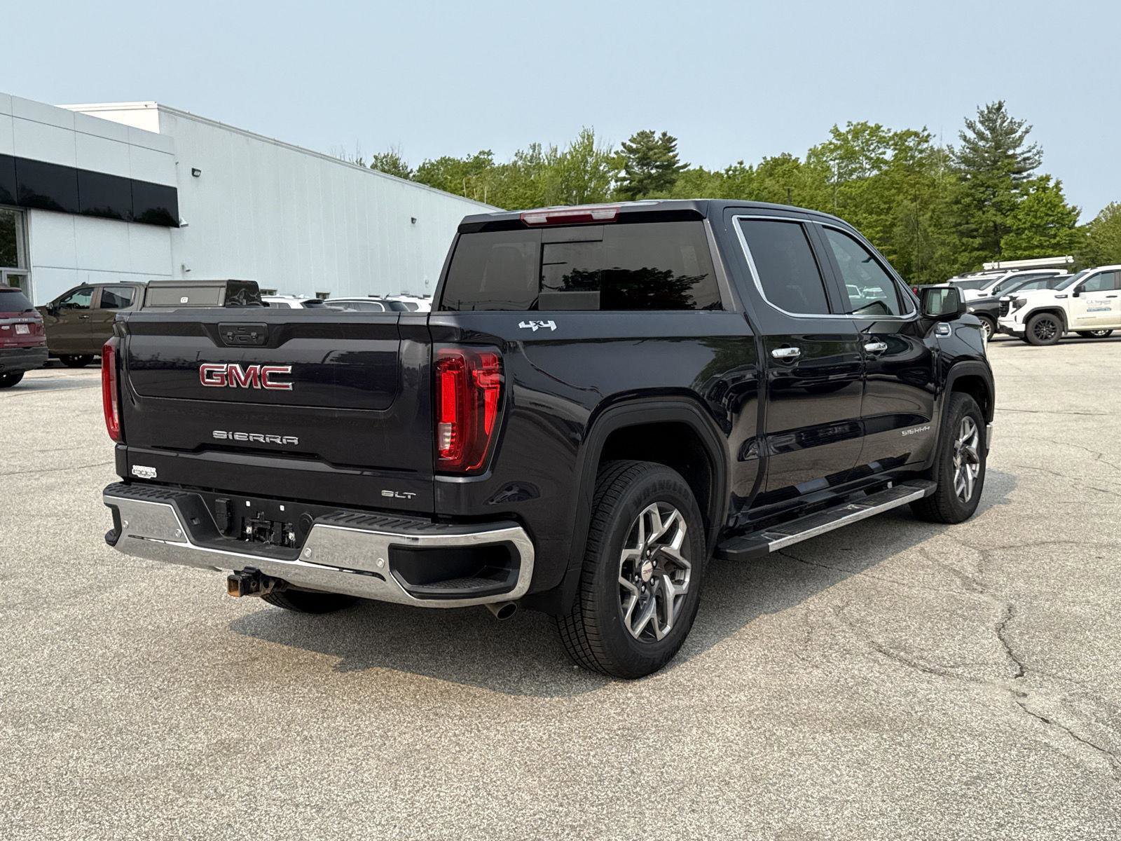 Used 2022 GMC Sierra 1500 SLT w/ SLT Premium Plus Package image 8