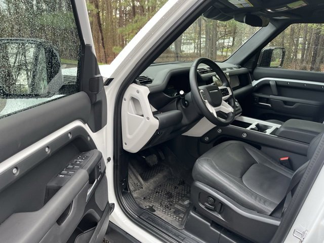 Certified 2025 Land Rover Defender 110 X-Dynamic SE image 4