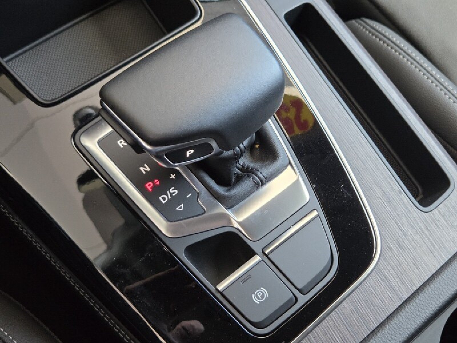 Used 2025 Audi Q5 2.0T Premium Plus w/ Premium Plus Package AWD/4WD image 32