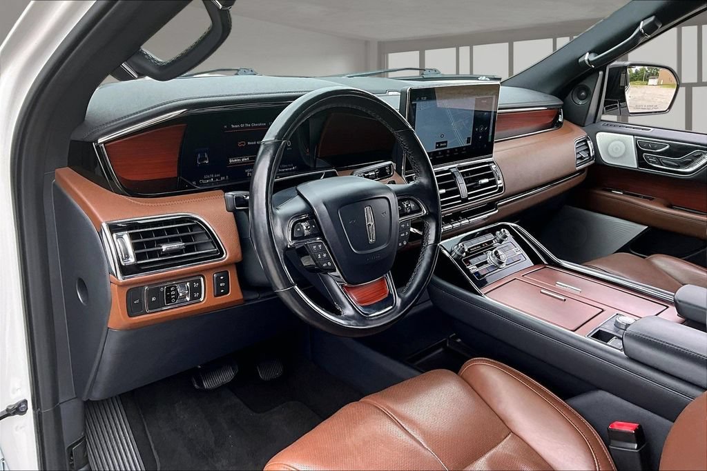 Used 2022 Lincoln Navigator Reserve AWD/4WD image 16