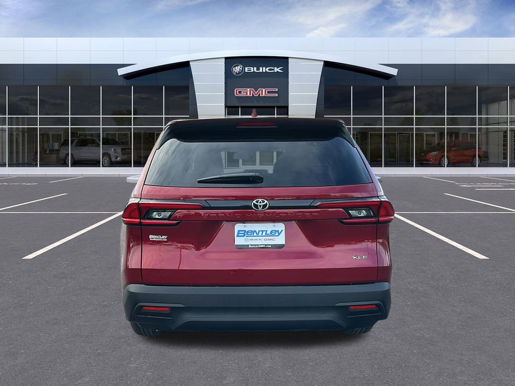 Used 2025 Toyota Grand Highlander FWD image 4