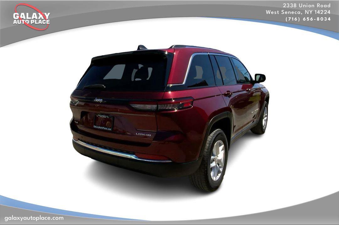 Used 2023 Jeep Grand Cherokee Laredo AWD/4WD image 5