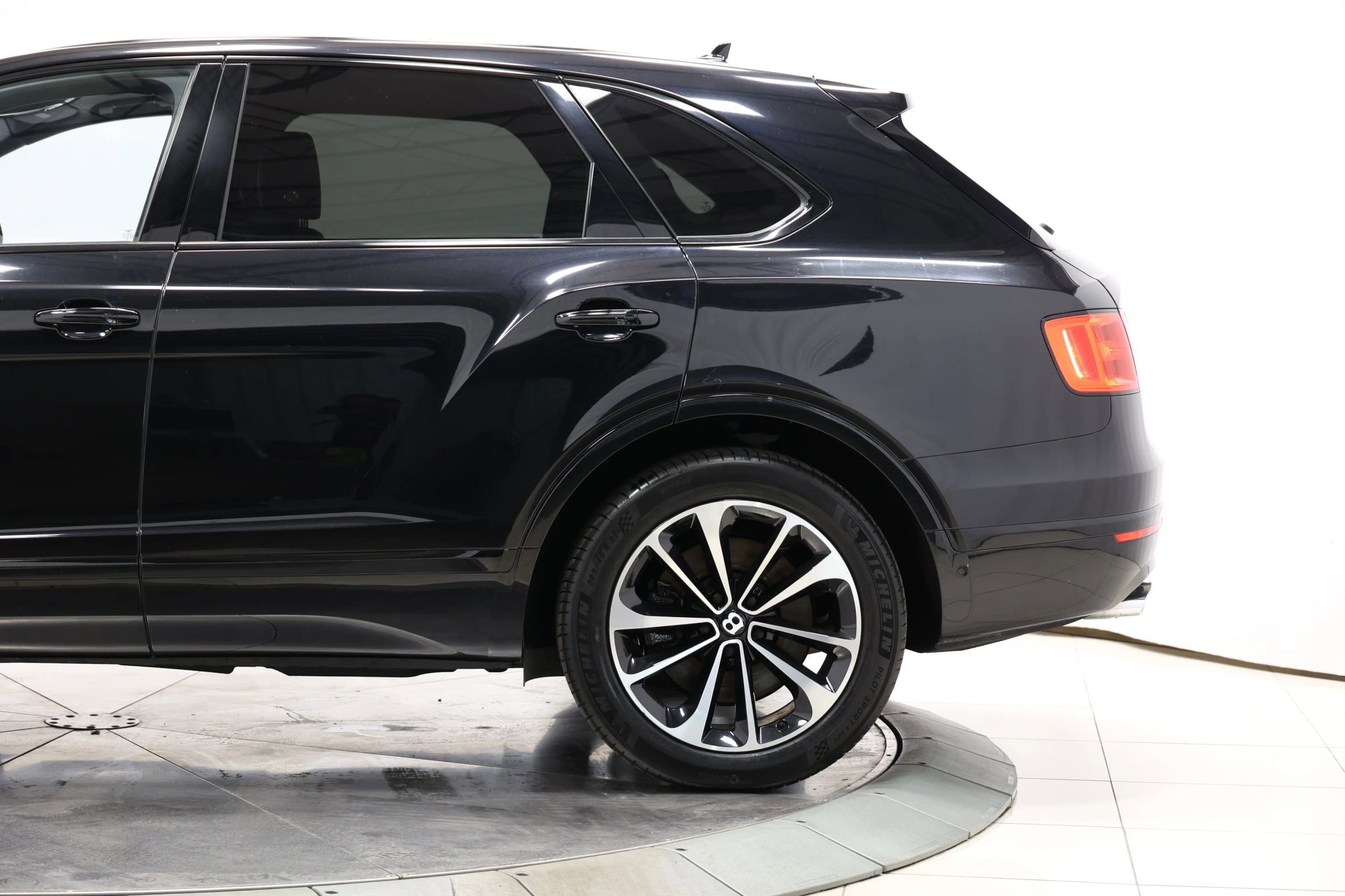 Used 2019 Bentley Bentayga AWD/4WD image 9