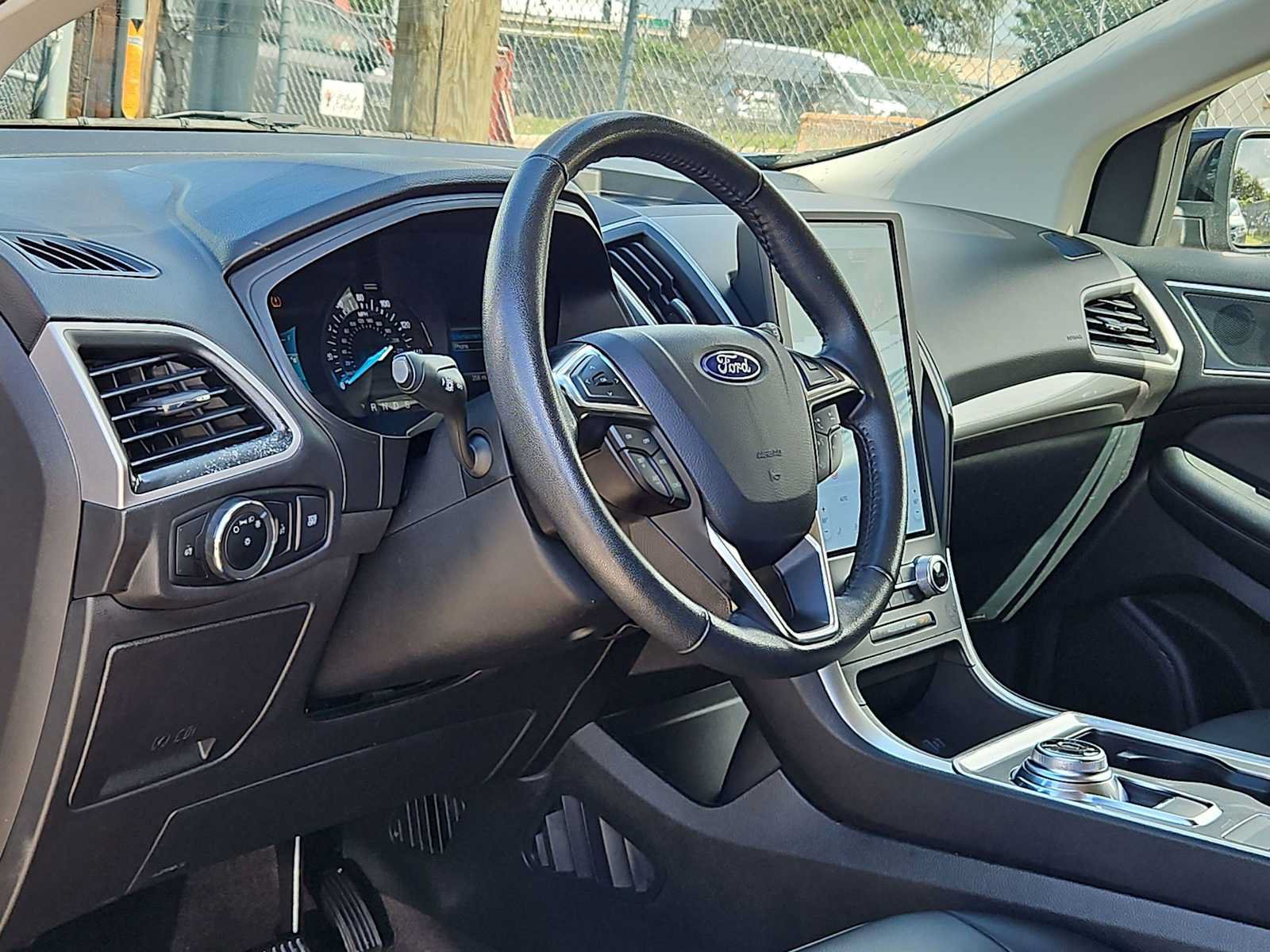 Used 2024 Ford Edge SEL AWD/4WD image 2