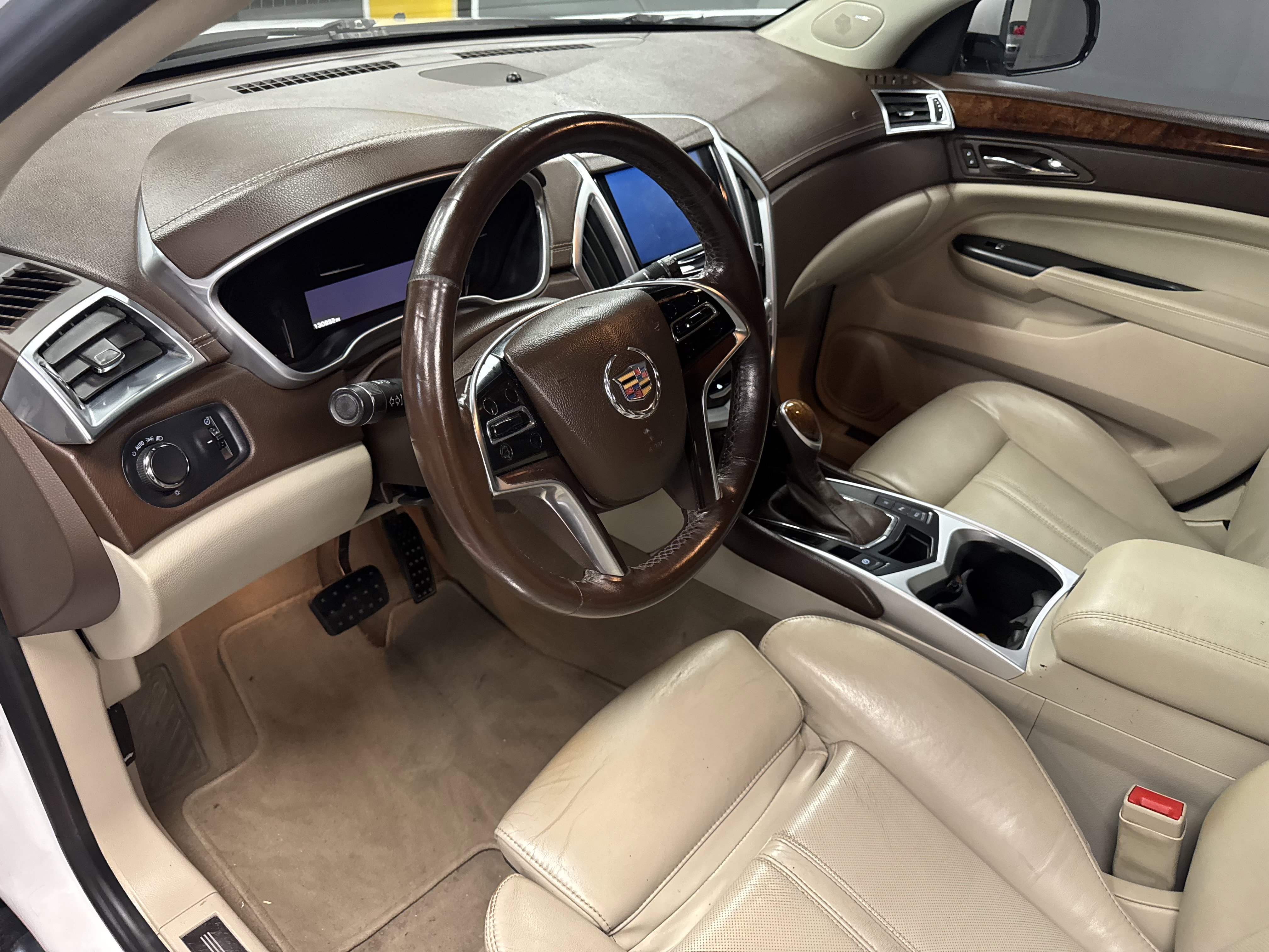 Used 2014 Cadillac SRX Luxury w/ Driver Awareness Package FWD image 9