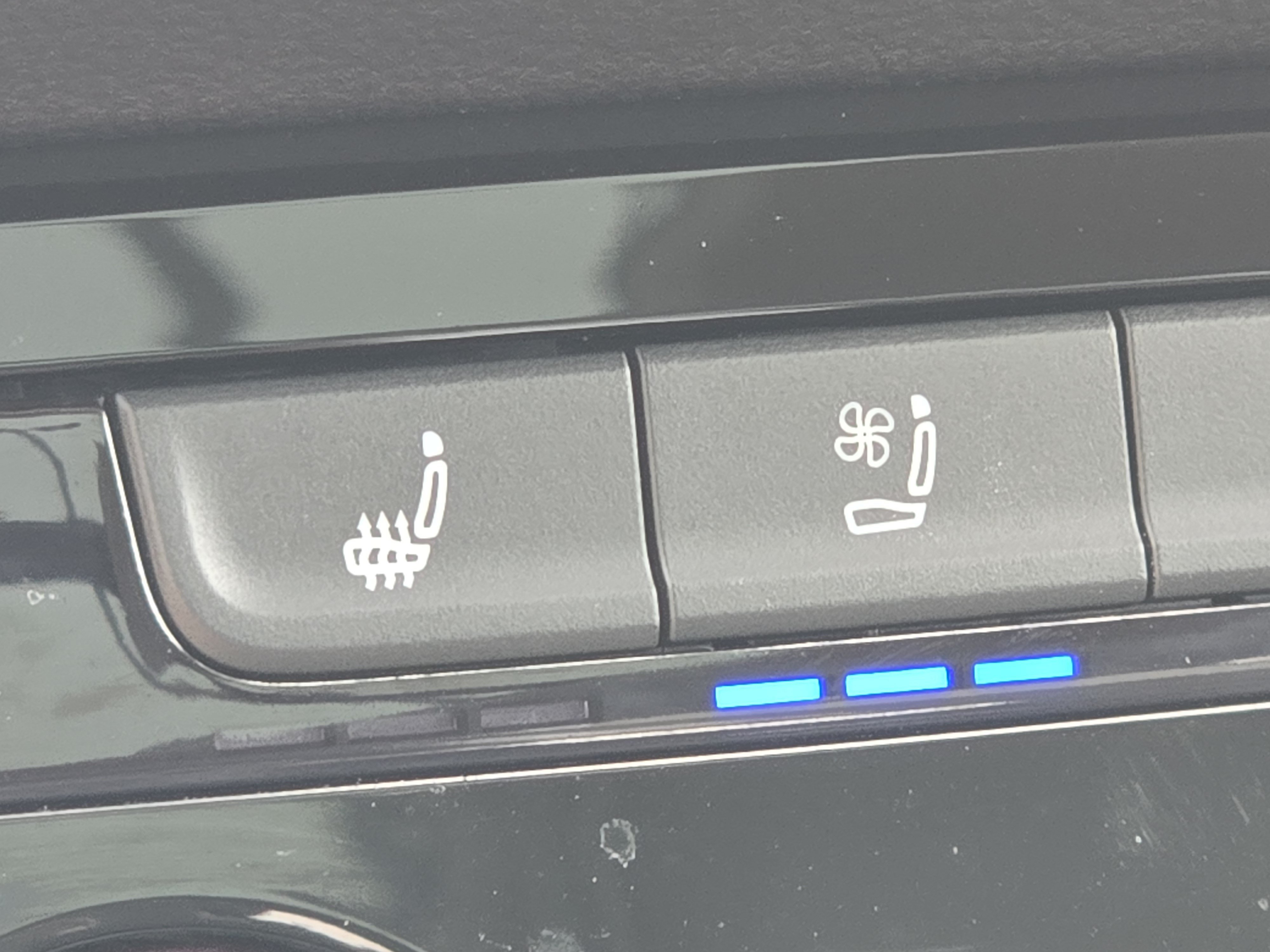Certified 2023 Volkswagen Taos SEL AWD/4WD image 13