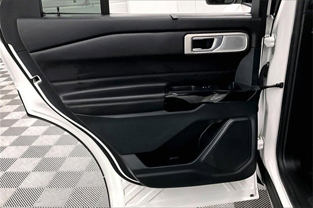 Used 2024 Ford Explorer Platinum w/ Technology Package image 19