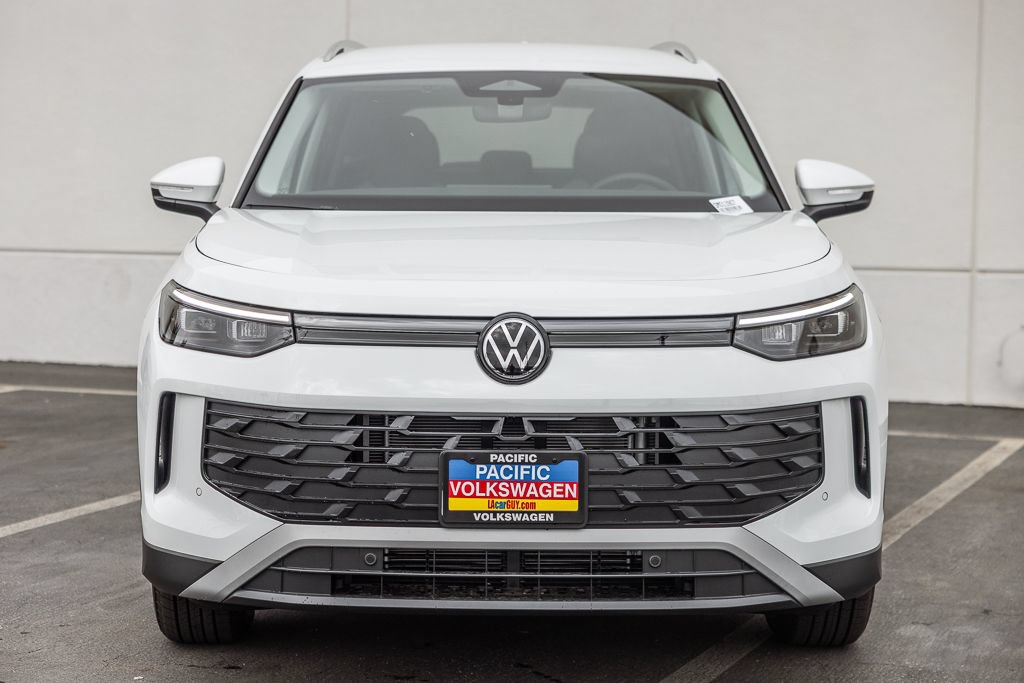 New 2026 Volkswagen Tiguan SE FWD image 2