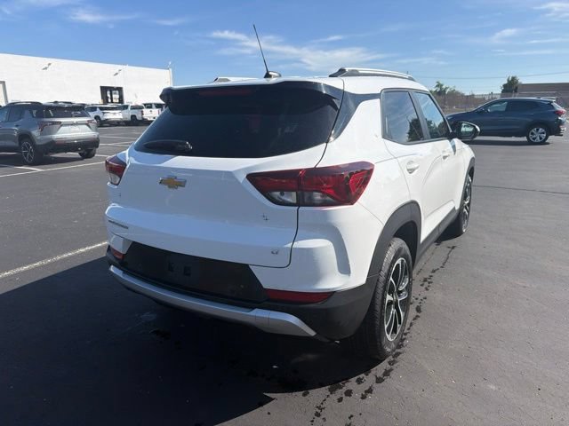 Used 2024 Chevrolet TrailBlazer LT w/ LPO, Blackout Package FWD image 6