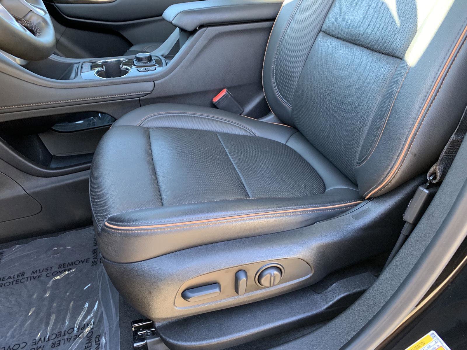 Used 2023 GMC Acadia AT4 w/ Technology Package image 16