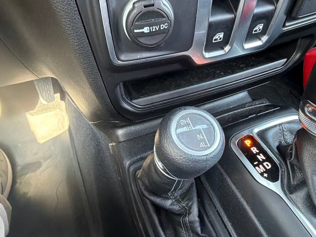 Used 2025 Jeep Wrangler Sport AWD/4WD image 17
