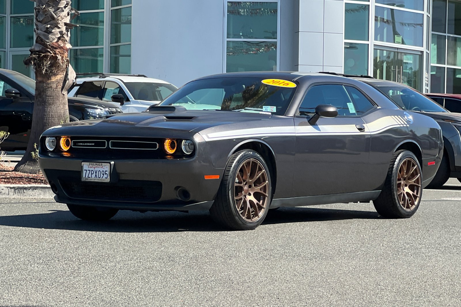 Used 2016 Dodge Challenger SXT RWD image 8