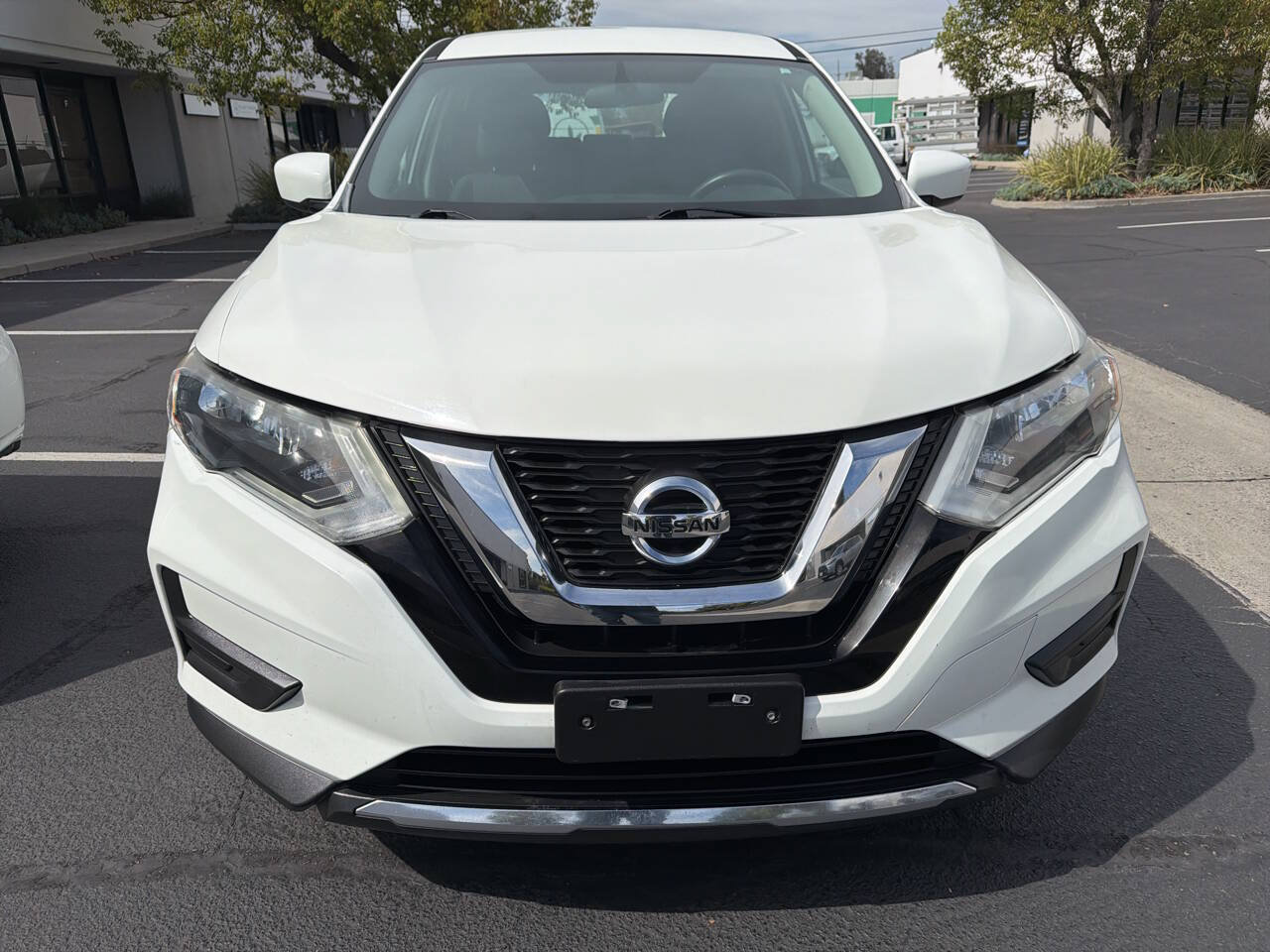 Used 2017 Nissan Rogue S FWD image 1