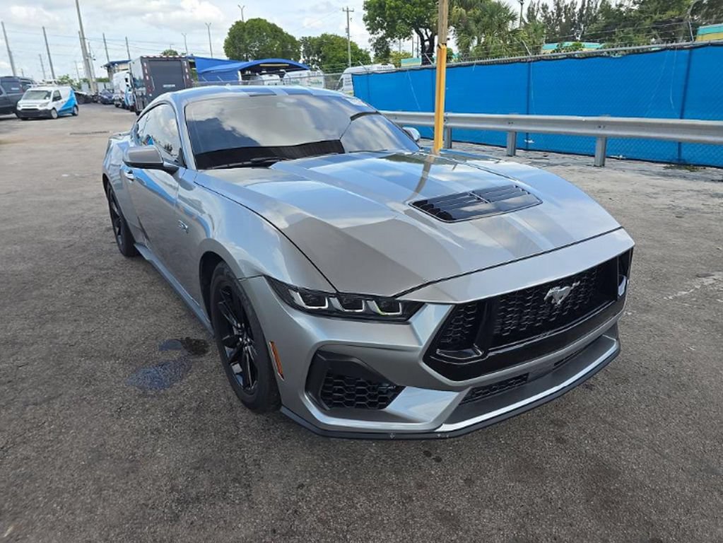 Used 2024 Ford Mustang GT RWD image 3
