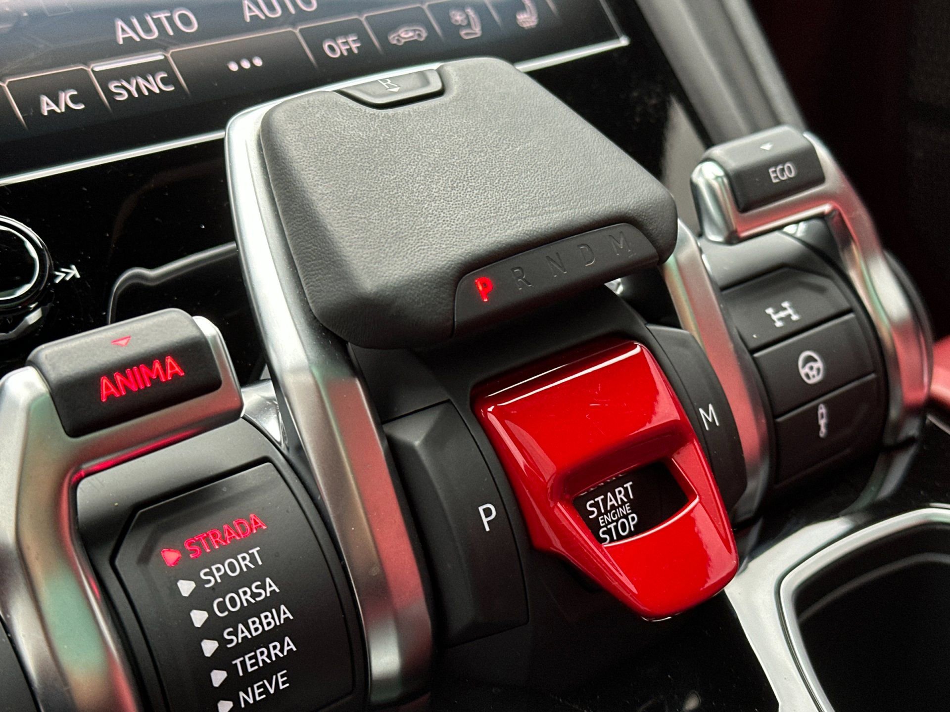 Used 2022 Lamborghini Urus image 26