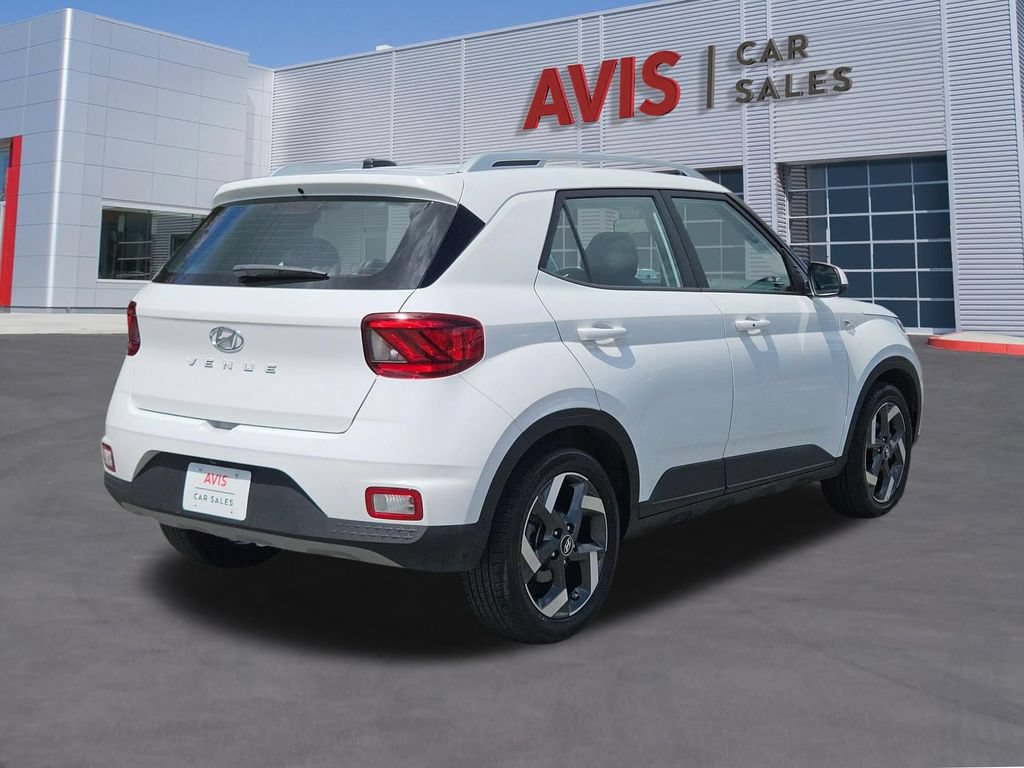 Used 2025 Hyundai Venue SEL FWD image 6