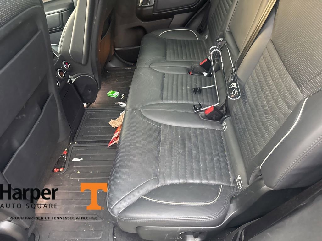 Used 2017 Land Rover Discovery HSE Luxury image 10