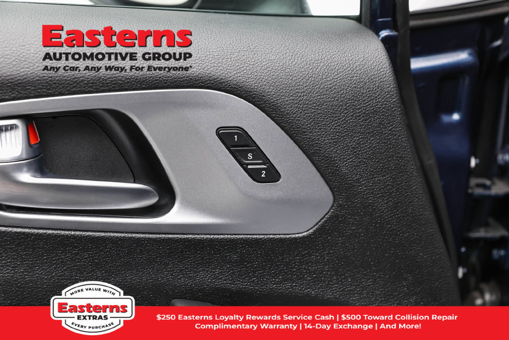 Used 2023 Chrysler Pacifica Touring-L w/ S Appearance Package FWD image 23
