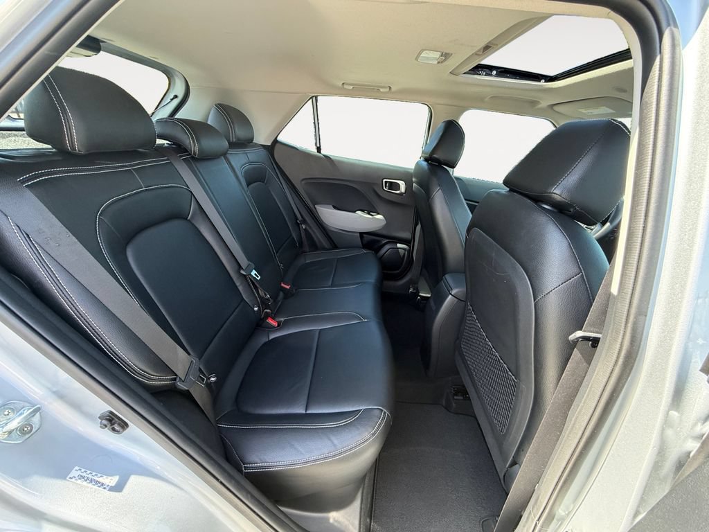 Used 2021 Hyundai Venue SEL w/ Premium Package FWD image 24