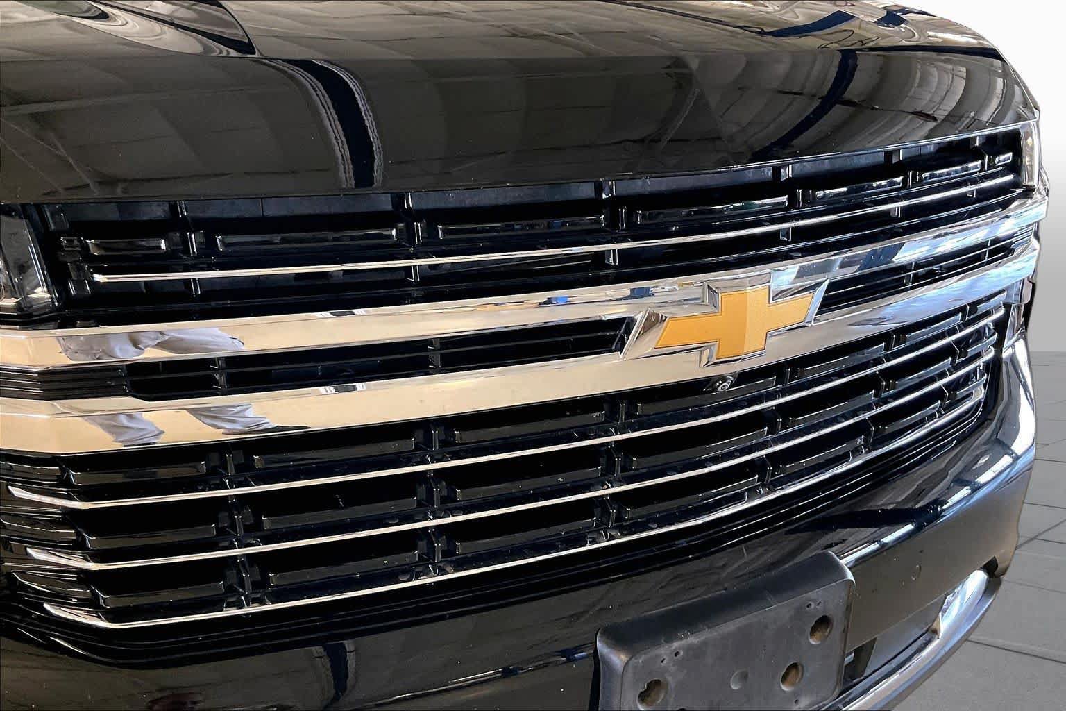 Used 2021 Chevrolet Suburban LT w/ Luxury Package RWD image 29