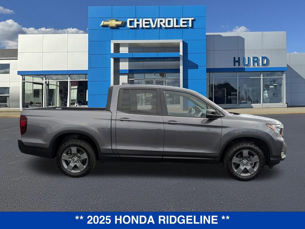 Used 2025 Honda Ridgeline TrailSport image 3
