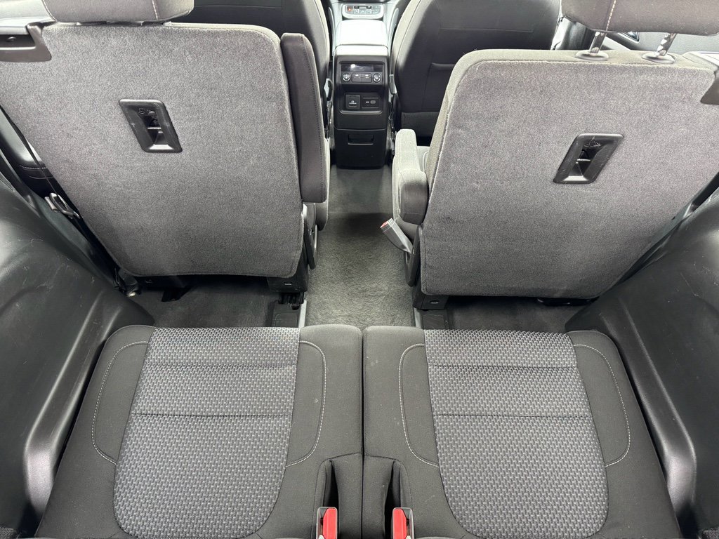 Used 2023 GMC Acadia SLE w/ Driver Convenience Package FWD image 12