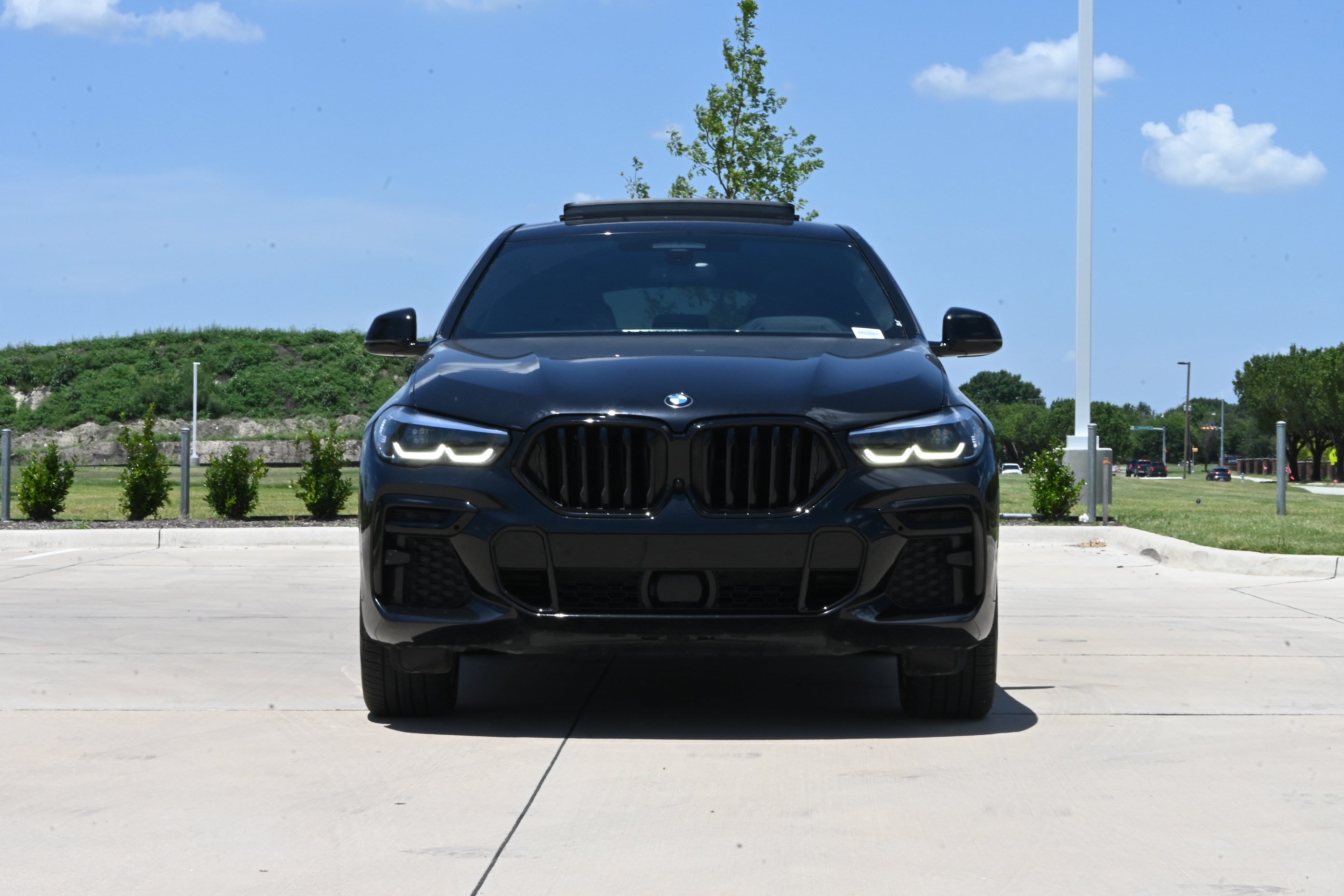 Used 2022 BMW X6 M50i AWD/4WD image 3