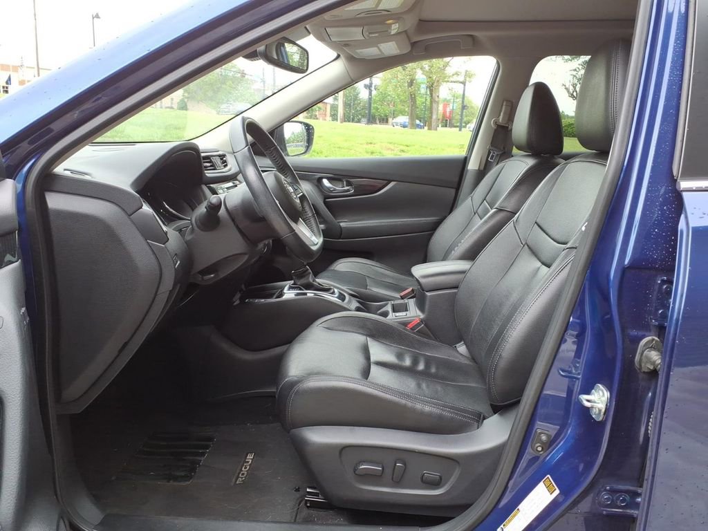 Used 2020 Nissan Rogue SL w/ Premium Package AWD/4WD image 13